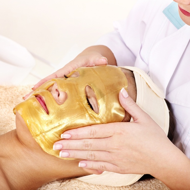 بالفيديو: أقنعة ذهبية تتحدى الشيخوخة