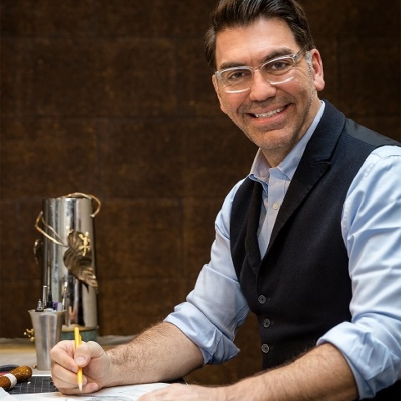 من تصاميم مايكل آرام 