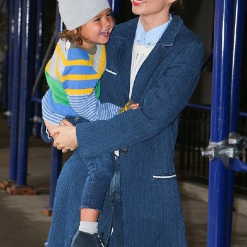 ما الذي أضحك إبن ميرندا كير إلى هذه الدرجة؟