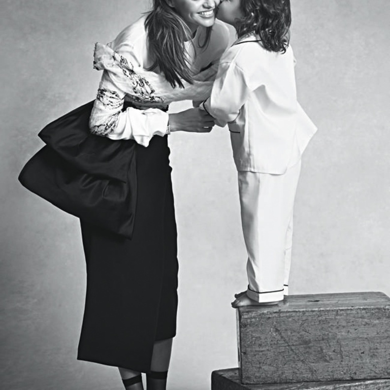 ميراندا كير تتألق على غلاف Vogue Australia