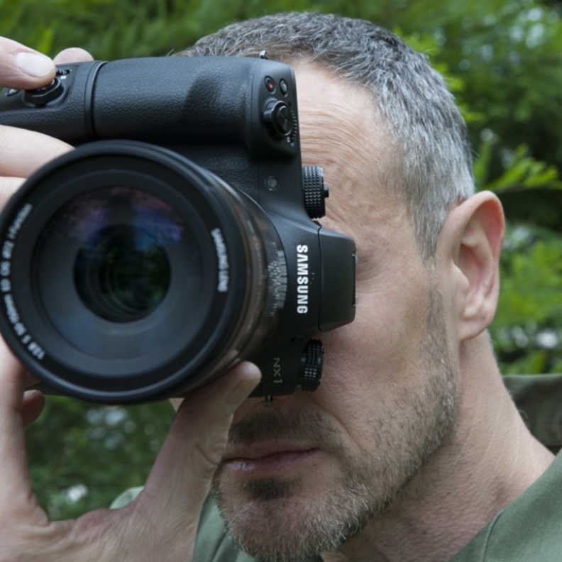 كاميرا NX1 من سامسونج: تحقق المستحيل في عالم التصوير