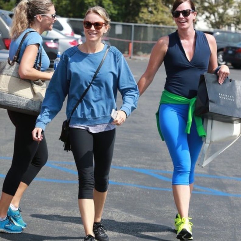 بالصور: ناعومي واتس تبدأ يومها برحلة للنادي الرياضي