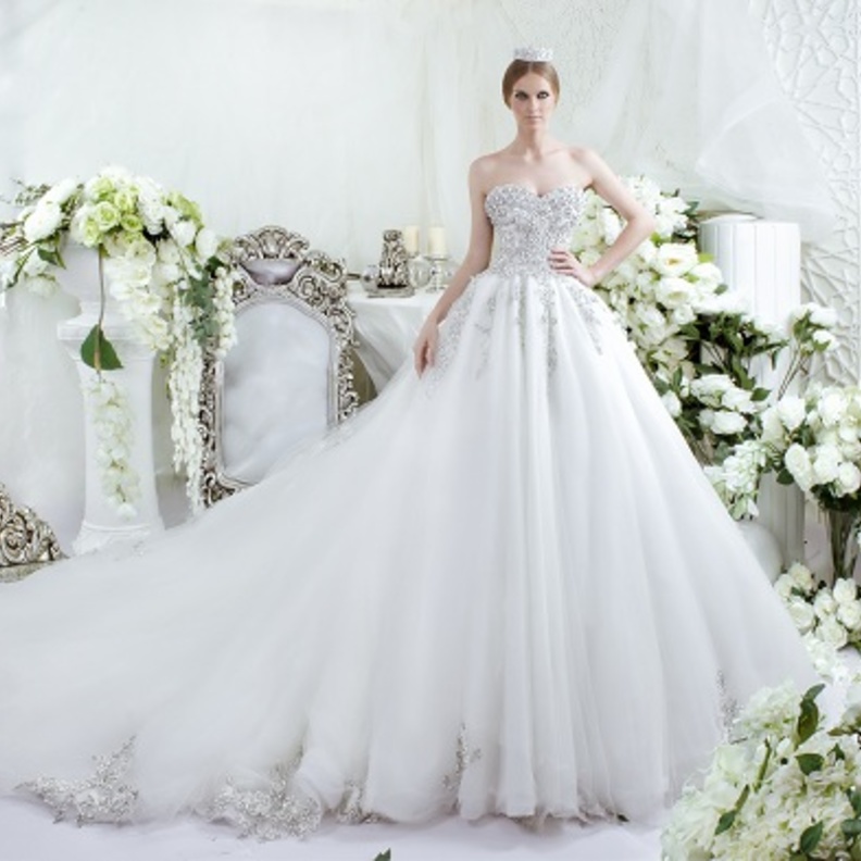 المصممة جمانة الحايك لـ"هي": لفساتيني طابع اسطوري