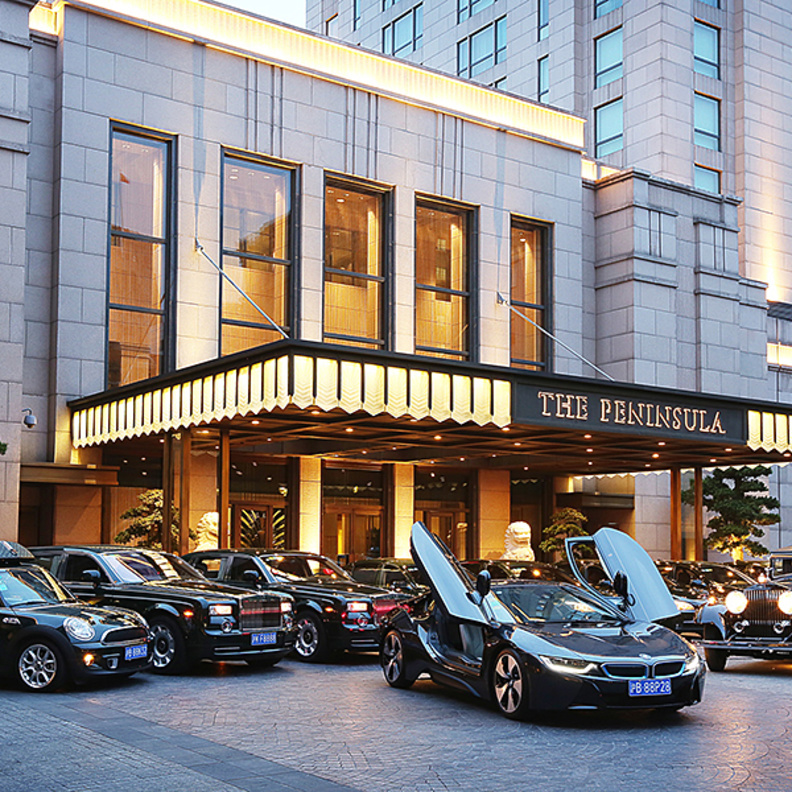 بينينسولا شانغهاي .. أول فندق يضم BMW I8 إلى اسطول سياراته