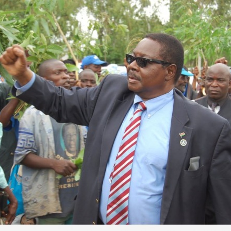 الرئيس المالاوي عريساً في عامه الـ74!