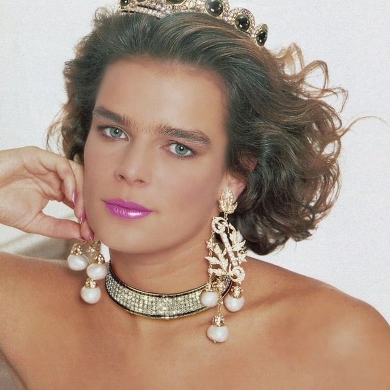 Princess Stephanie تحب الاكسسوار والمجوهرات