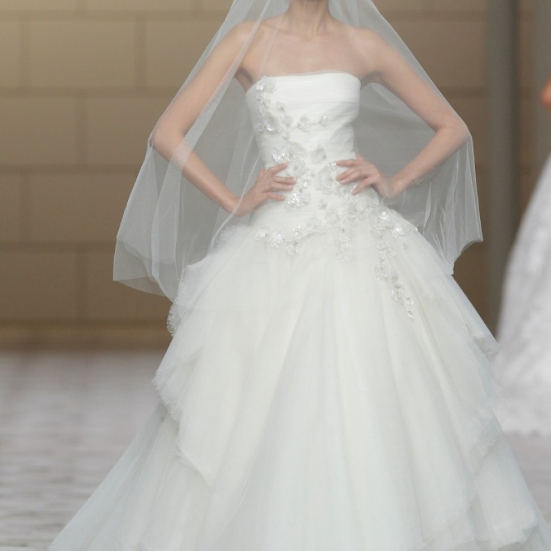 بالصور: فساتين زفاف Pronovias لربيع 2015