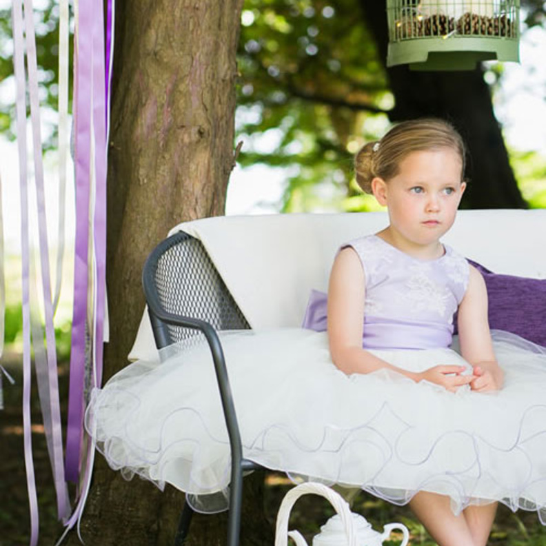 الأرجواني يضفي حيوية إلى ديكور زفافك