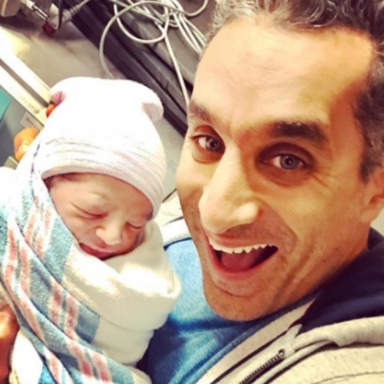 باسم يوسف مع طفله