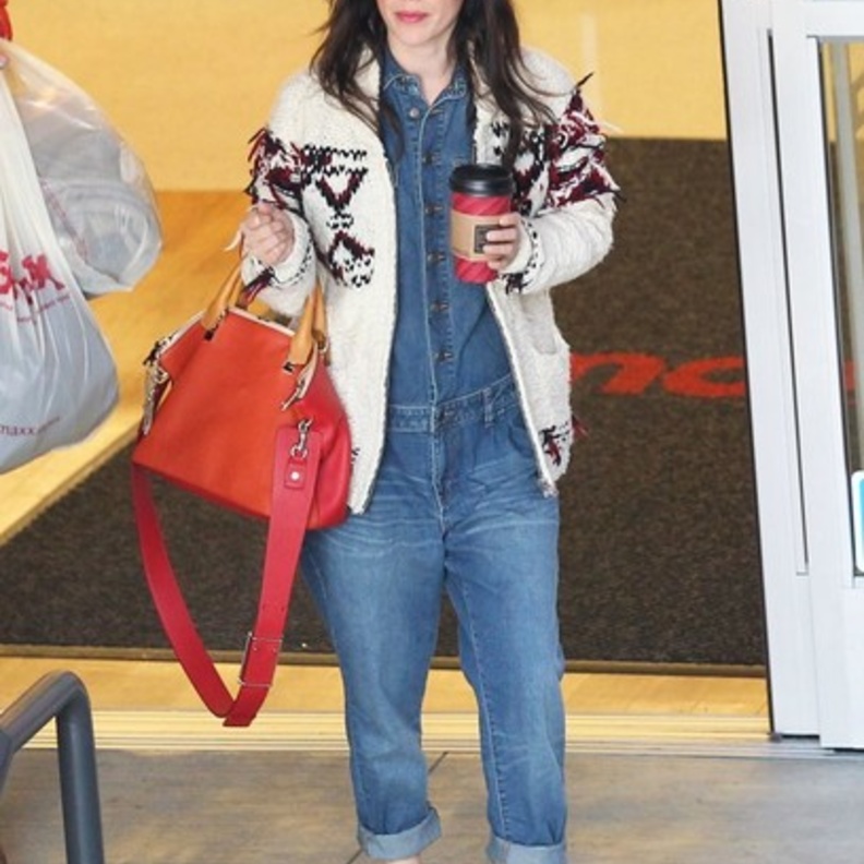 بالصور: Rachel Bilson تتسوق للكريسماس 