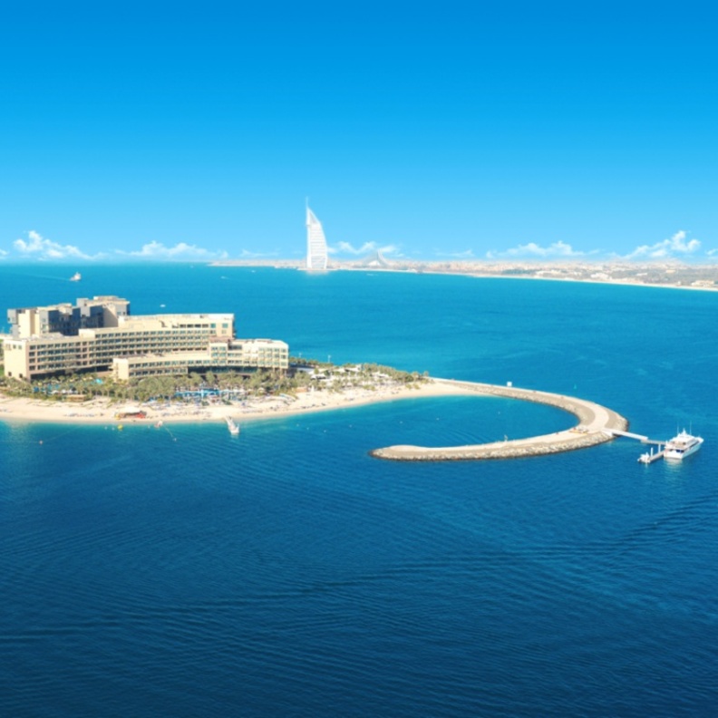 إستضافة "ريكسوس النخلة دبي" لسباق "أكبر عرض للألعاب النارية" ليلة رأس السنة