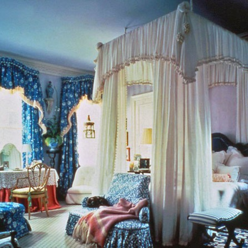 غرف نوم رومنسية بلمسات أنثوية