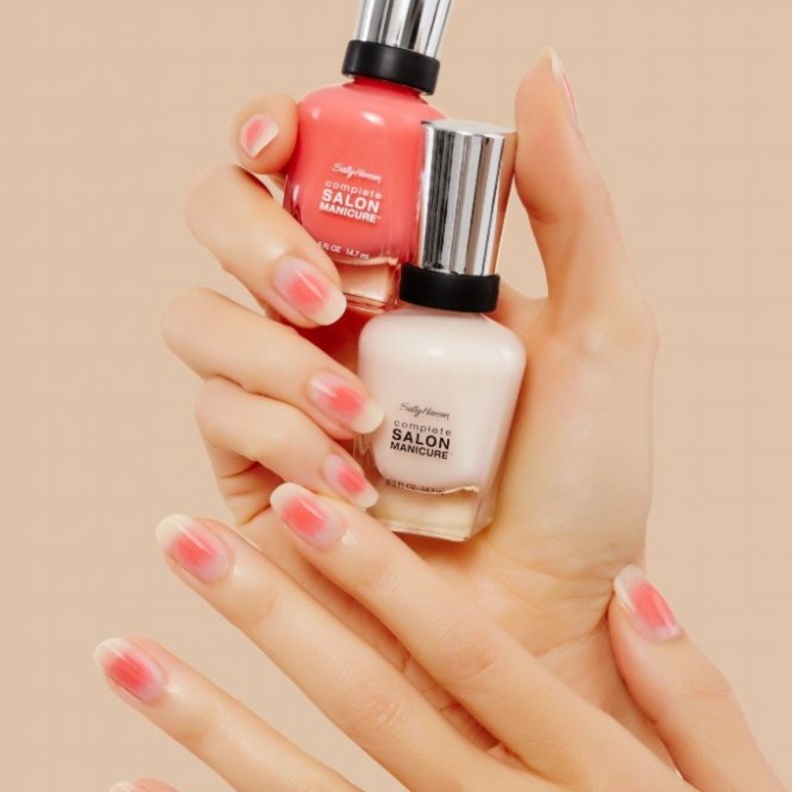 موضة الأظافر للصيف من Sally Hansen متوردّة