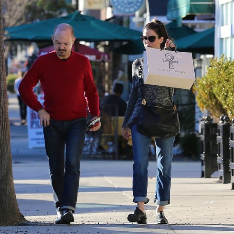 بالصور: ساندرا بولوك تتسوق في شيرمان أوكس