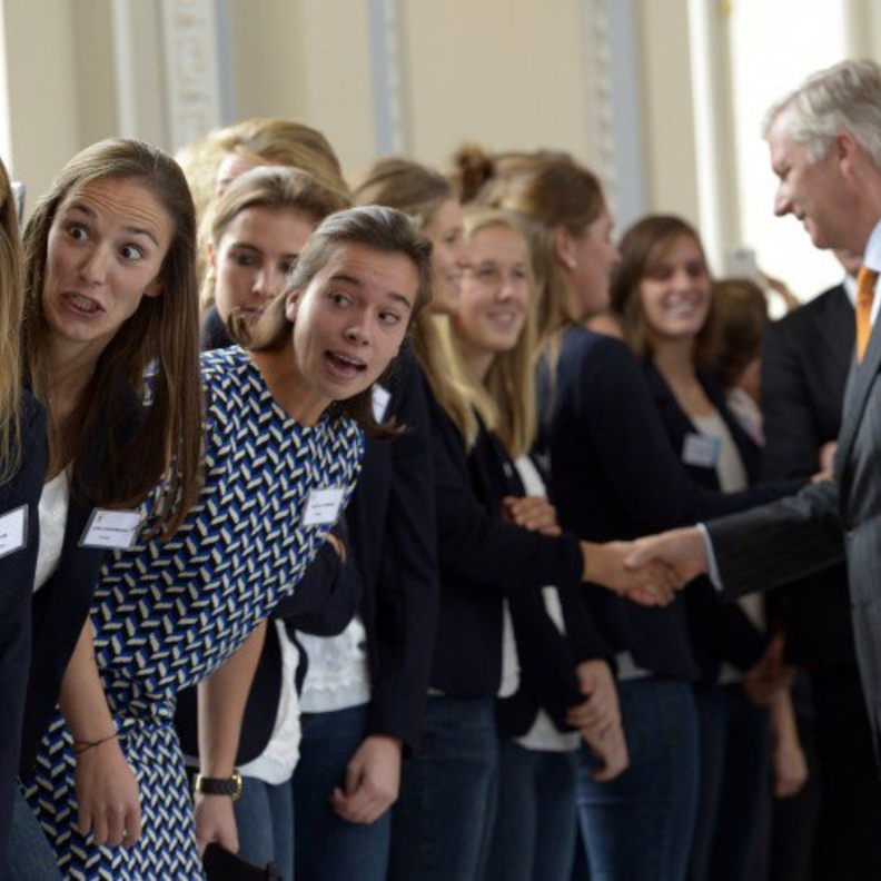 بالصور: سيلفي فتيات الهوكي يسرق الأضواء من فيليب وماتيلدا