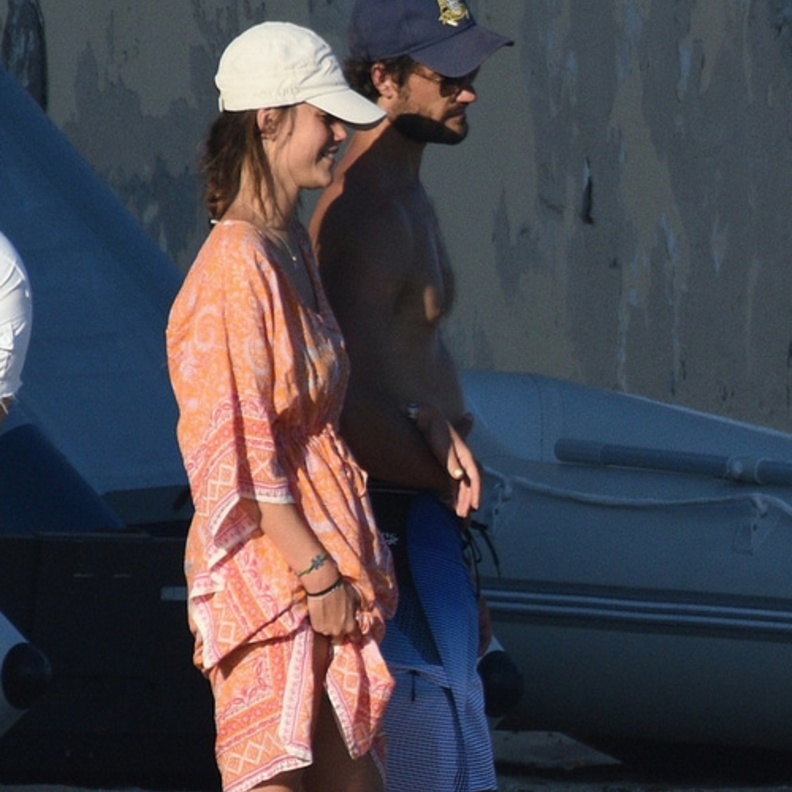 كارول وعروسه