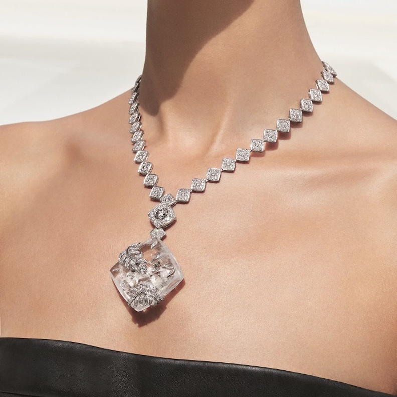 Chanel Signature De Nacre