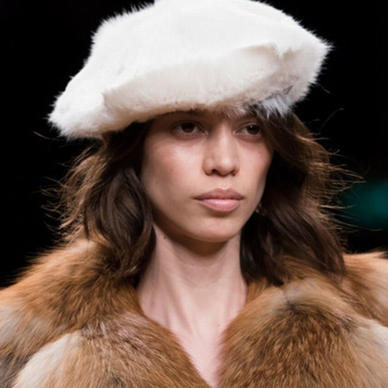 Simonetta Ravizza قبعة فرنسية بيضاء من سيمونيتا رافيزا