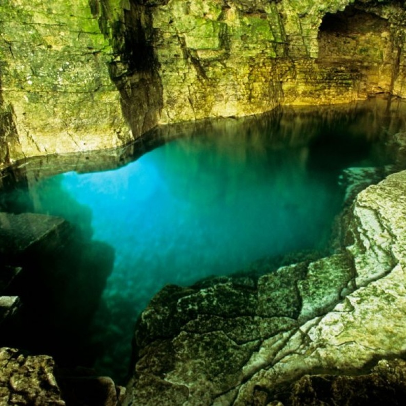 THE GROTTO AT BRUCE PENINSULA NATIONAL PARK