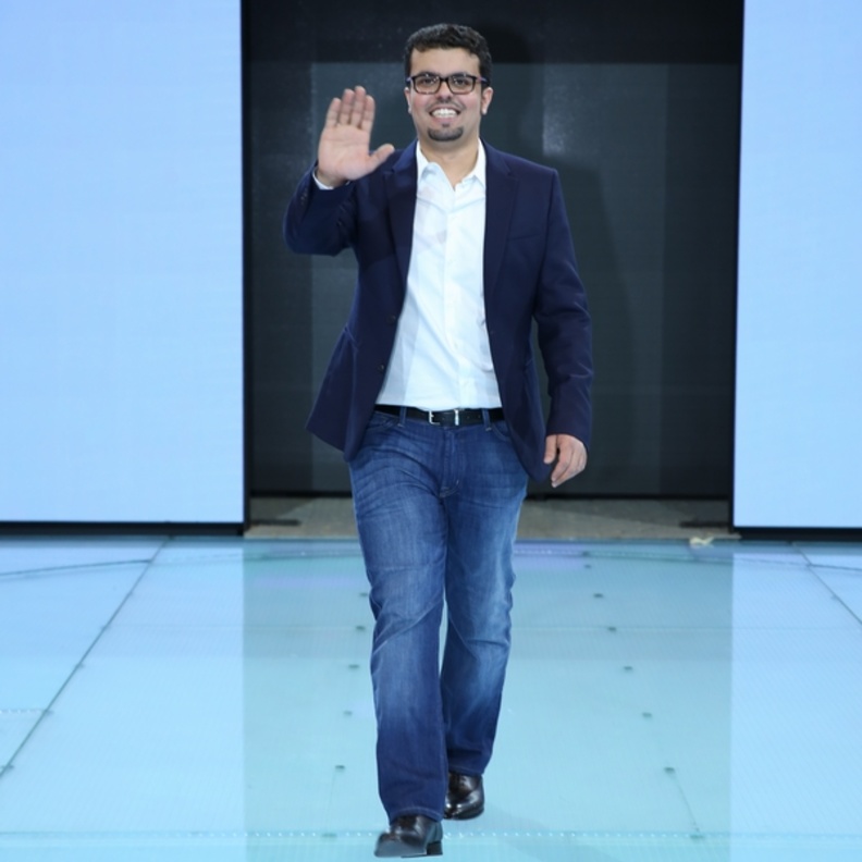 قاسم القاسم مصمم سعودي نقل الجلباب العربي إلى العالمية 