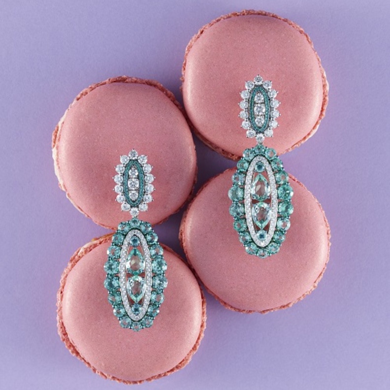 اقراط شوبارد رائعة بأحجار البريليوم الأخضر من مجموعة Temptationsf