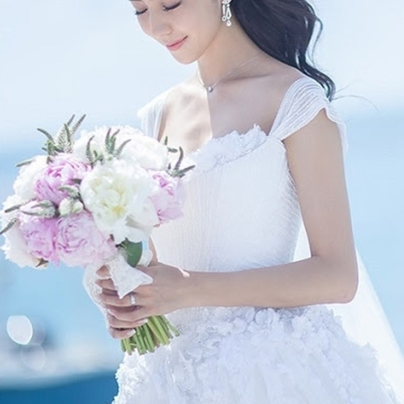 الممثلة الصينية تونغ ليا عروس جورج حبيقة