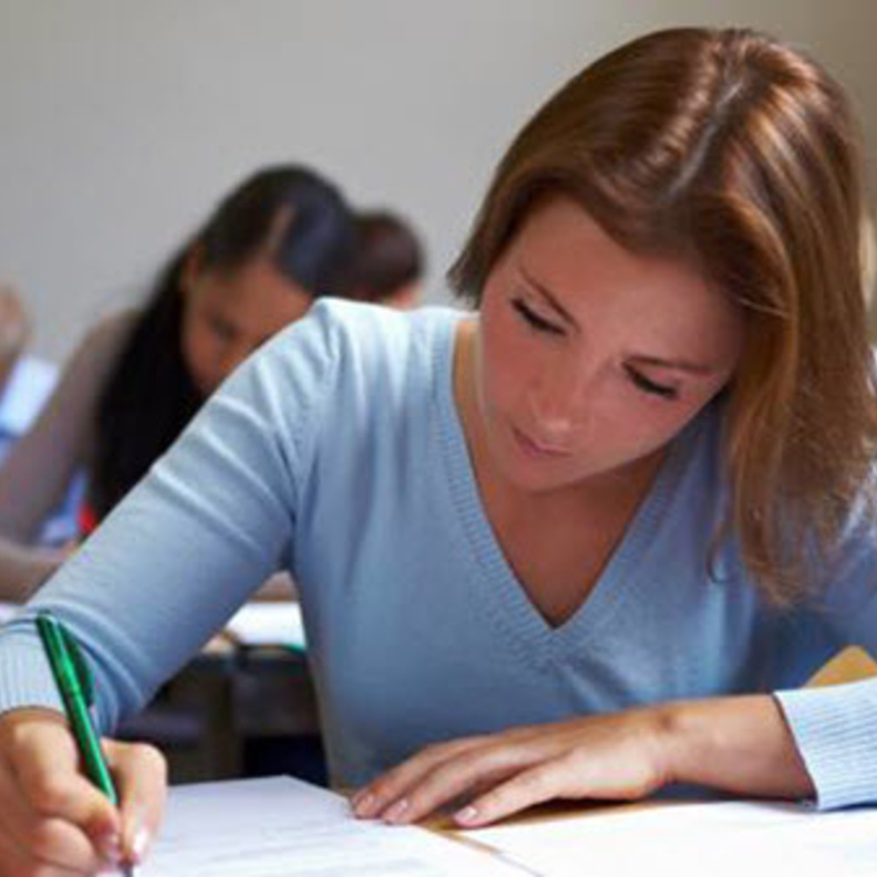 مساعدة المرأة على التعلَم