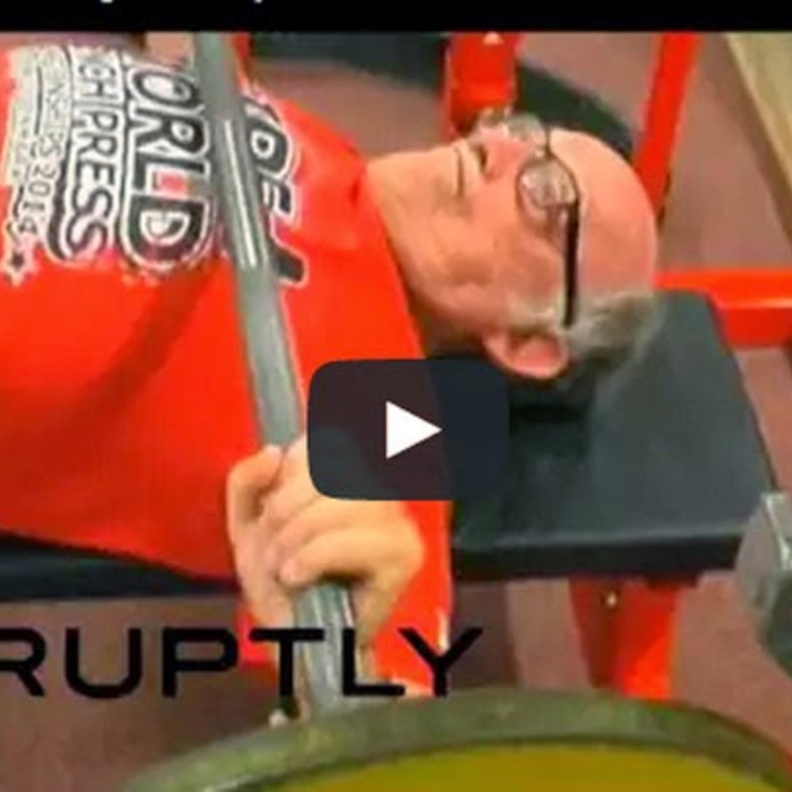 بالفيديو: عجوز قارب المئة يرفع أثقالا تفوق عمره! 