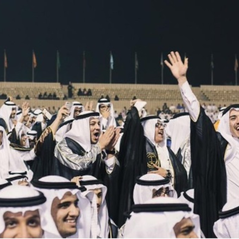 لقطة للطلبة اثناء أحدى إحتفال الجامعة بتخرجهم 