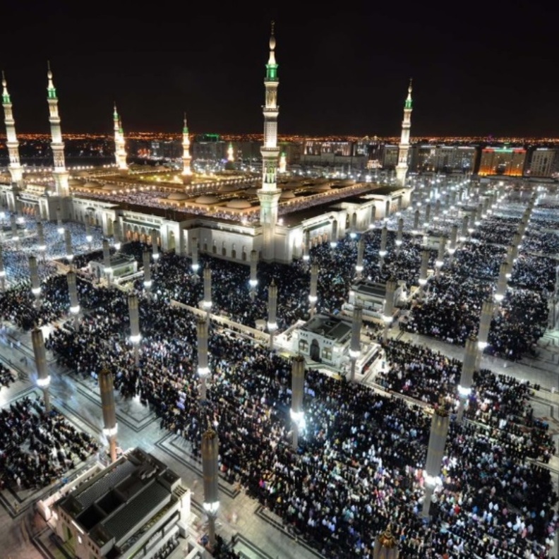 الأجواء الرمضانية في محيط المسجد النبوي الشريف