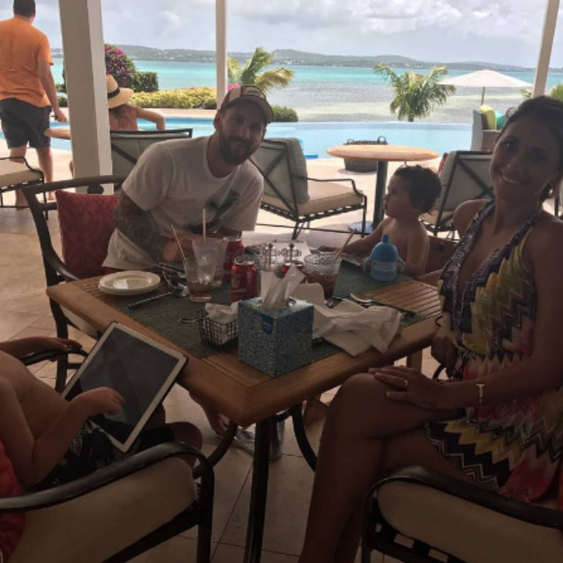 ميسي وأنتونيلا