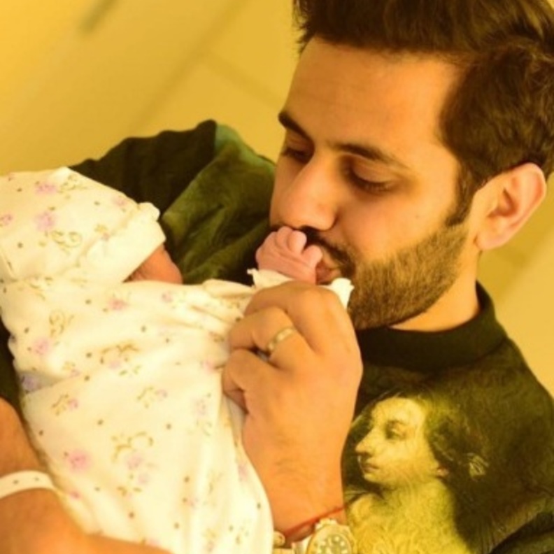 عبد الله بو شهري يستقبل مولدته