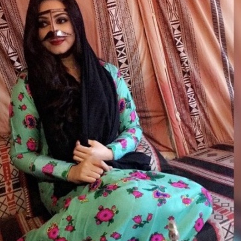 هيفاء حسين بالبرقع