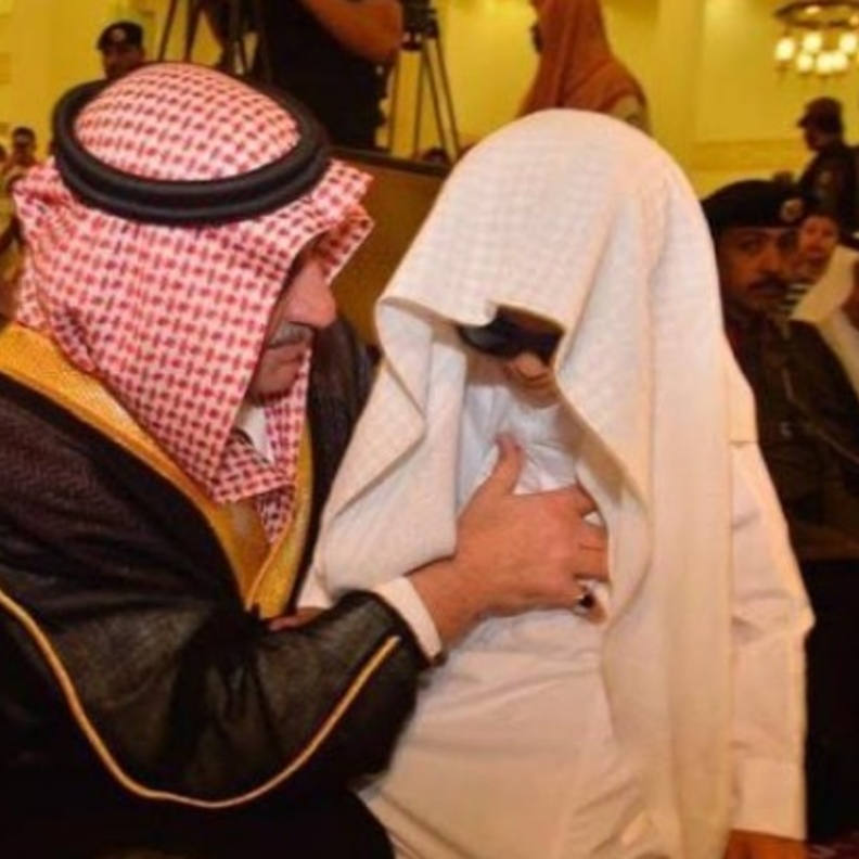 أمير منطقة تبوك أثناء تكريم الطفل الكفيف 