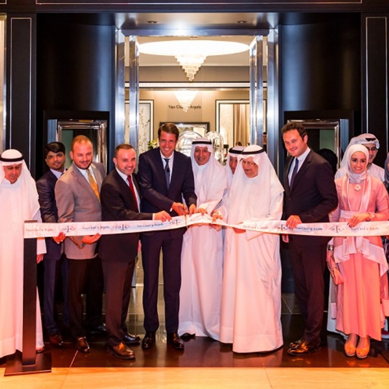 دار فان كليف أند آربلز تفتتح بوتيكها الجديد في الكويت