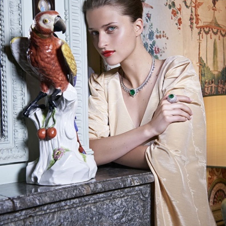 من طاقم "غراند اوبوس" وهو من أهم قطع المجموعة