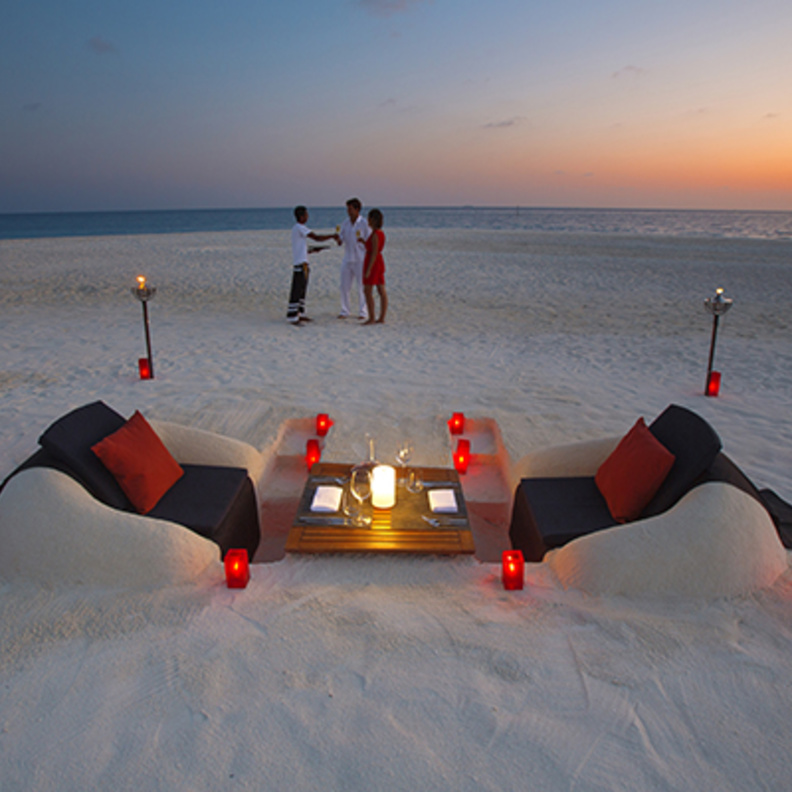 فلاسارو، المالديف .. مناظر خلابة على الشواطئ الرملية والبحر الفيروزي