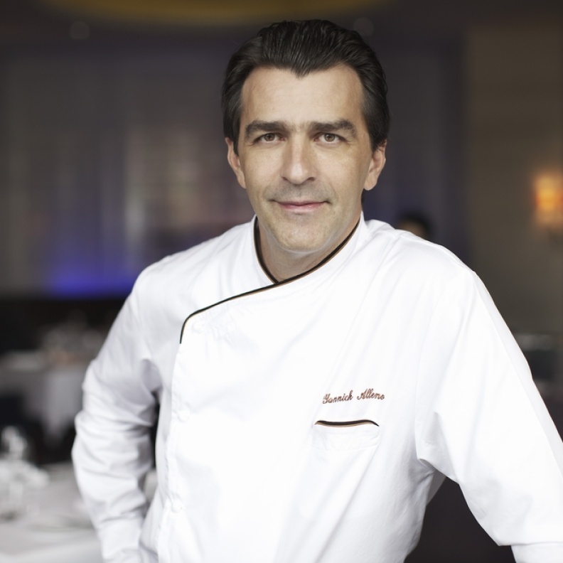 كتاب الطبخ الأكبر في العالم ولجيل كامل