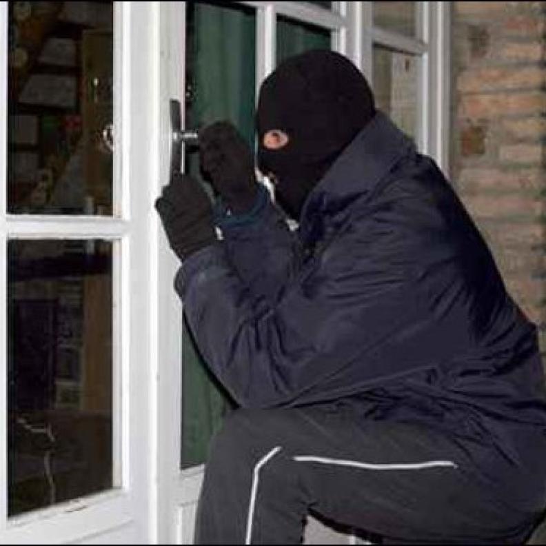 سعودية تقبض على لص ثم تكافئه بمبلغ 5000 ريال