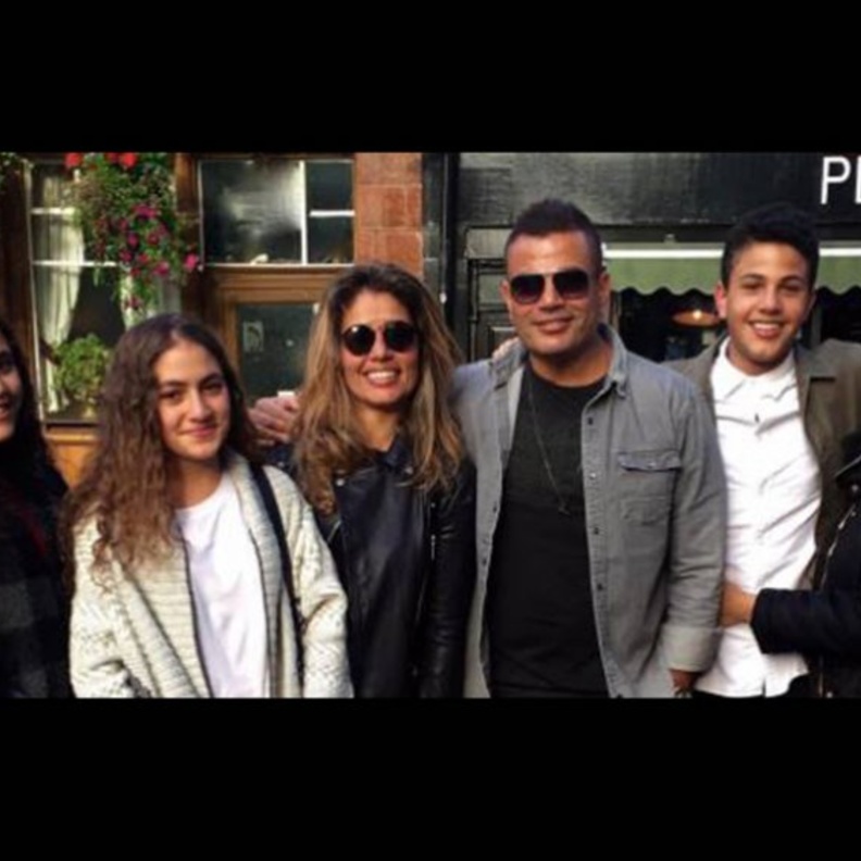 أسرة عمرو دياب