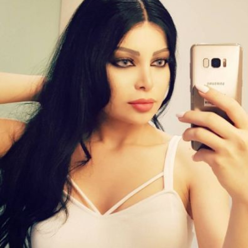 هيفاء على الشمال ورولا على اليمين..هل من شبه بينهما؟