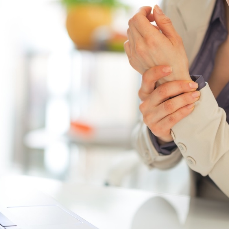 هل عدم علاج التهاب المفاصل يؤدي الى تشوهها بشكل دائم ؟