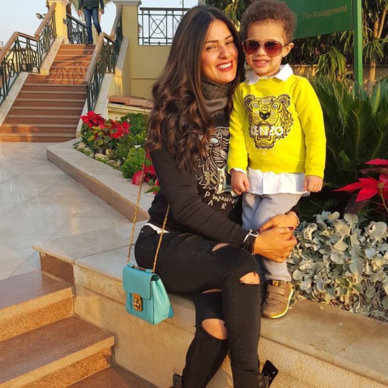 نسرين إمام مع نجلها سليم