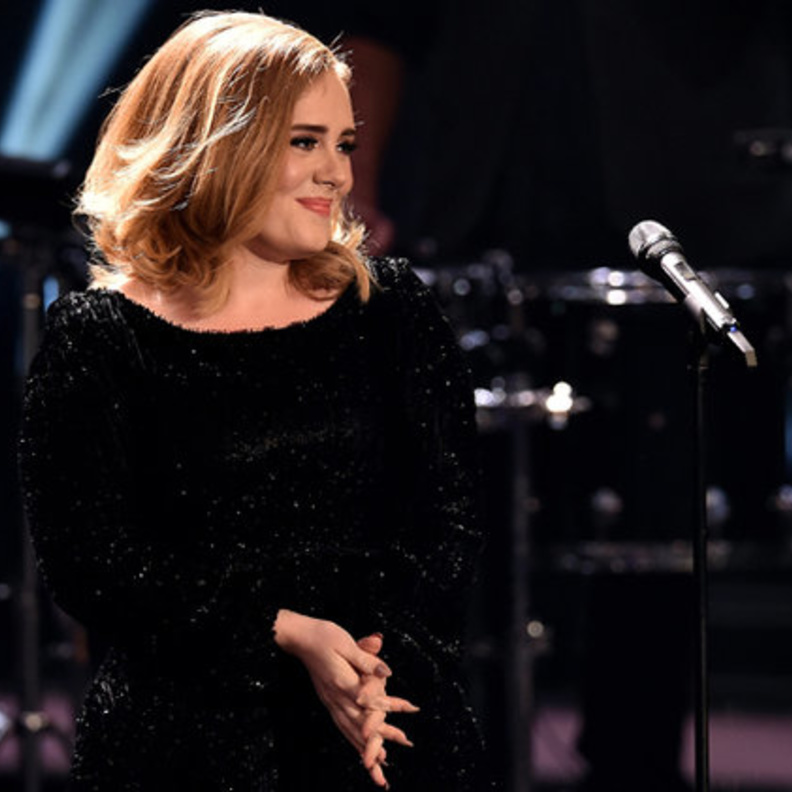 المطربة أديل