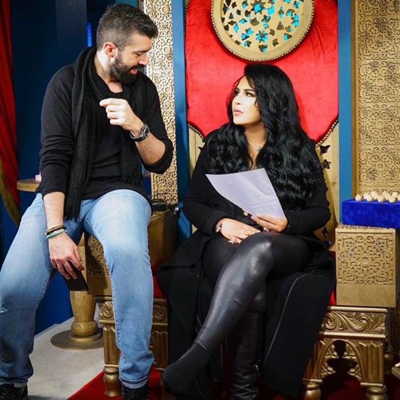 المتسابق البحريني الذي سيصنع للملكة فستانا ذهبيا