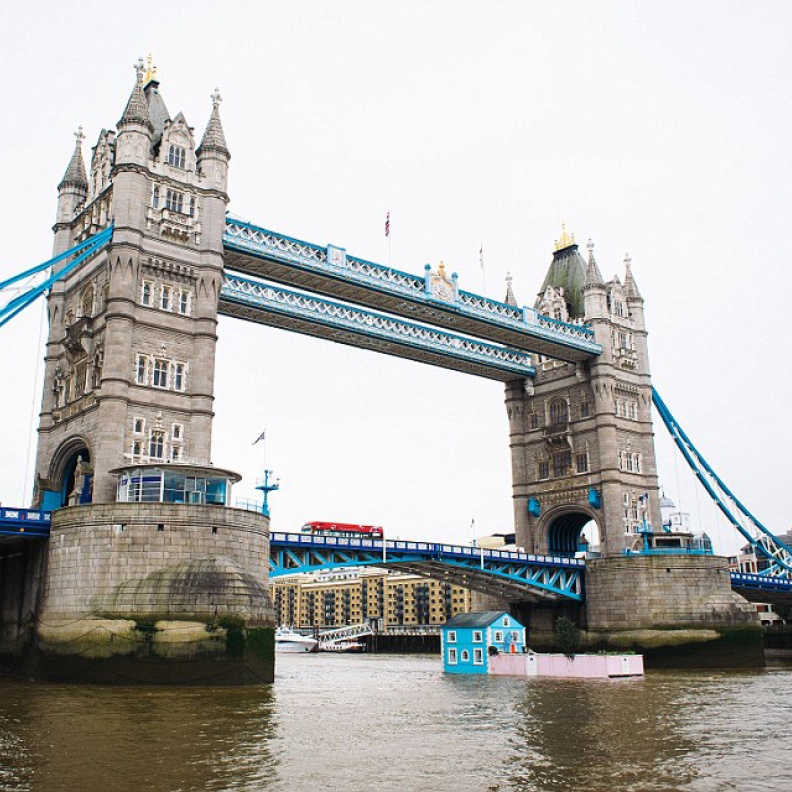 السكن بمنزل عائم في نهر التايمز مع Airbnb