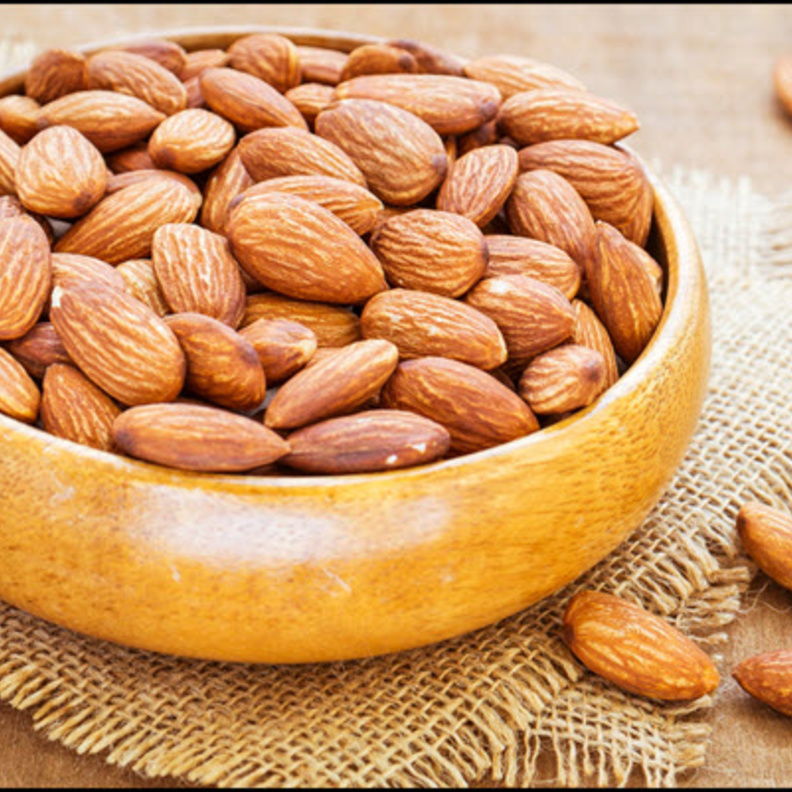 اللوز من المكسرات التي يمكن تناولها على وجبة السحور