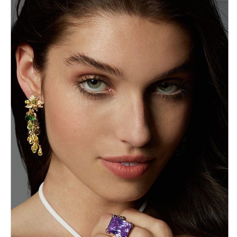 قطع ساحرة للمجوهرات الراقية نابضة بالحياة عبر Moda Operandi