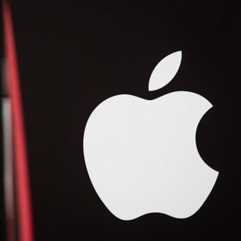 أبل تعترف بتطوير سيارة ذاتية القيادة