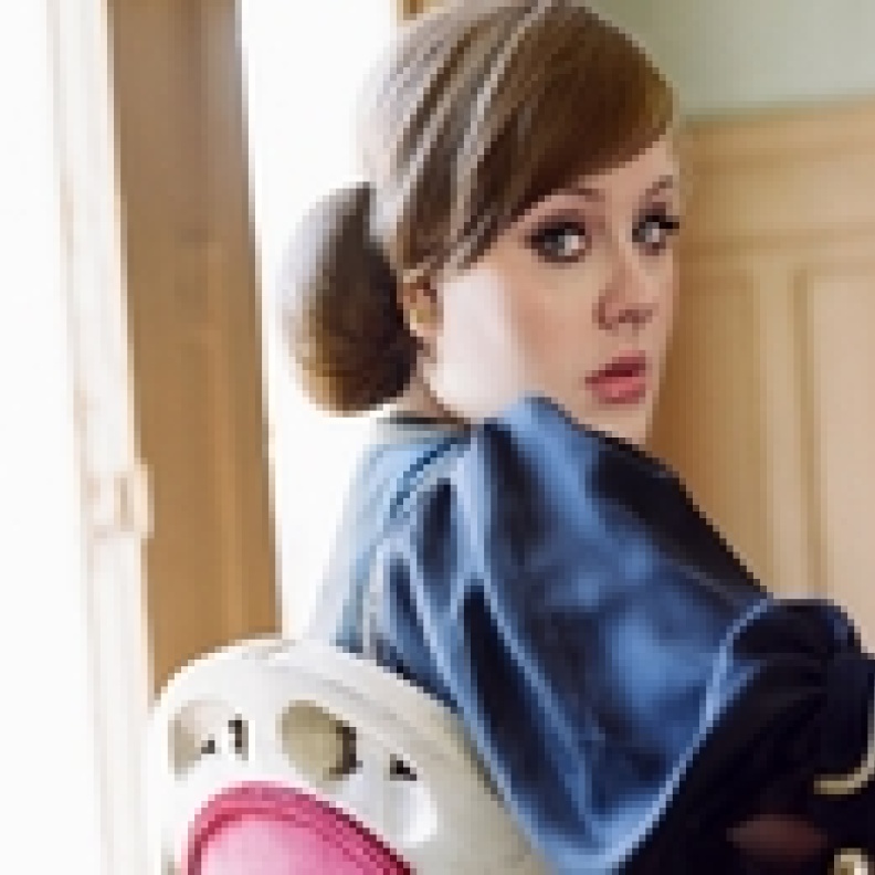 أديل تؤجل أول حفلتين في جولتها بالمملكة المتحدة